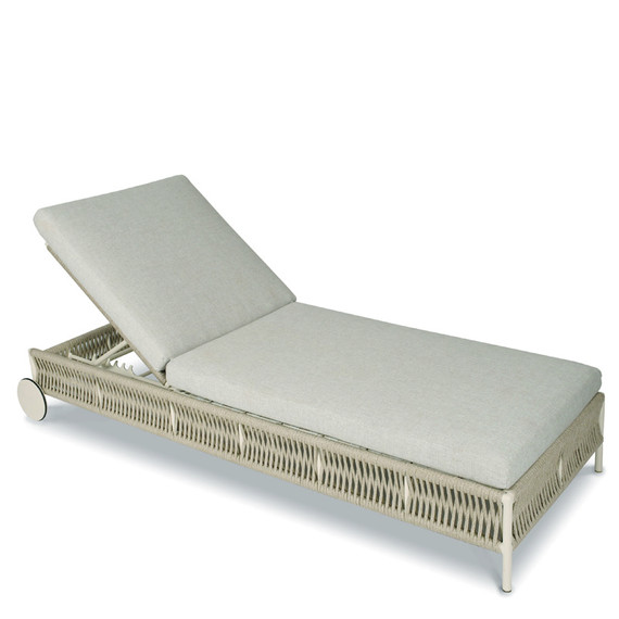 Cosmo Liege, Gestell: Aluminium weiß matt Strukturlack, Sitzfläche: fm-flat rope hellgrau, Kissen Sitz und Rücken pebble