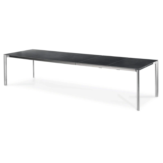 Swing Auszugstisch von Fischer Möbel – verlängerbarer Outdoor Esstisch mit schlankem Edelstahlgestell und modularer Tischplatte, flexibel für größere Runden im Außenbereich