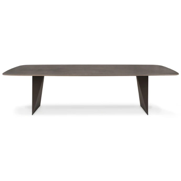 Tierra Tisch von Fischer Möbel – rechteckiger Outdoor Esstisch mit klarer Linienführung und markanten, schräg gestellten Wangenfüßen, modern und architektonisch gestaltet