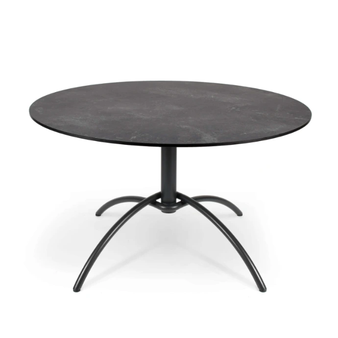 Taku Dining Tisch von Fischer Möbel – runder Outdoor Tisch mit filigranem Metallgestell und hochwertiger Tischplatte für stilvolle Essbereiche im Freien