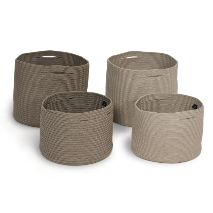 Outdoor Körbe von Fischer Möbel – geflochtene Aufbewahrungskörbe in verschiedenen Größen und Naturtönen, ideal für Decken, Kissen und Accessoires im Außenbereich