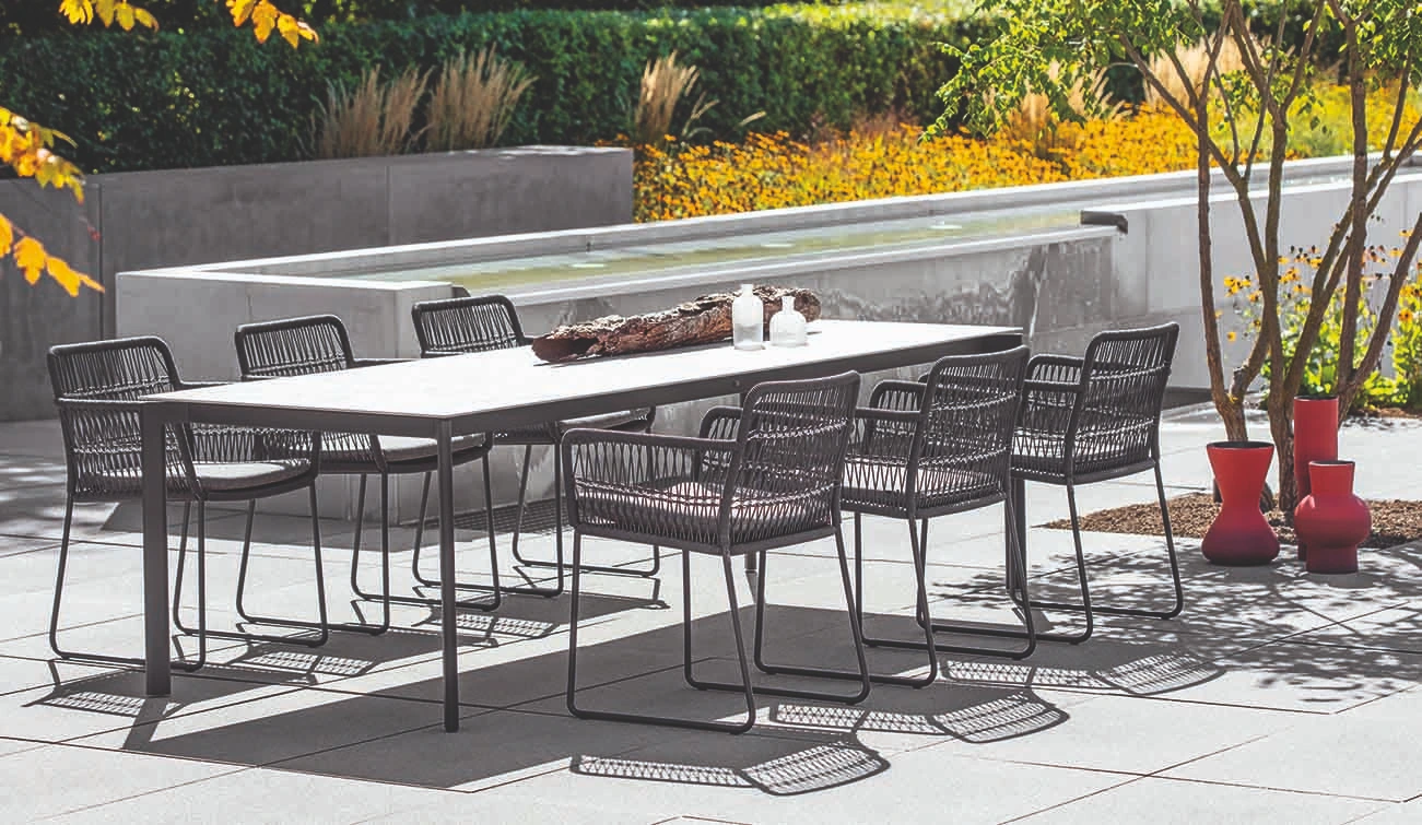 Metallmöbel-Kollektion – Fischer Möbel Design-Gartenset aus wetterfestem Metall und Kordelflechtung für moderne Außenbereiche.