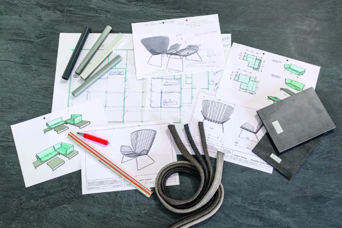 Designentwürfe und Materialmuster für Premium Gartenmöbel in der Entwicklung bei Fischer Möbelv